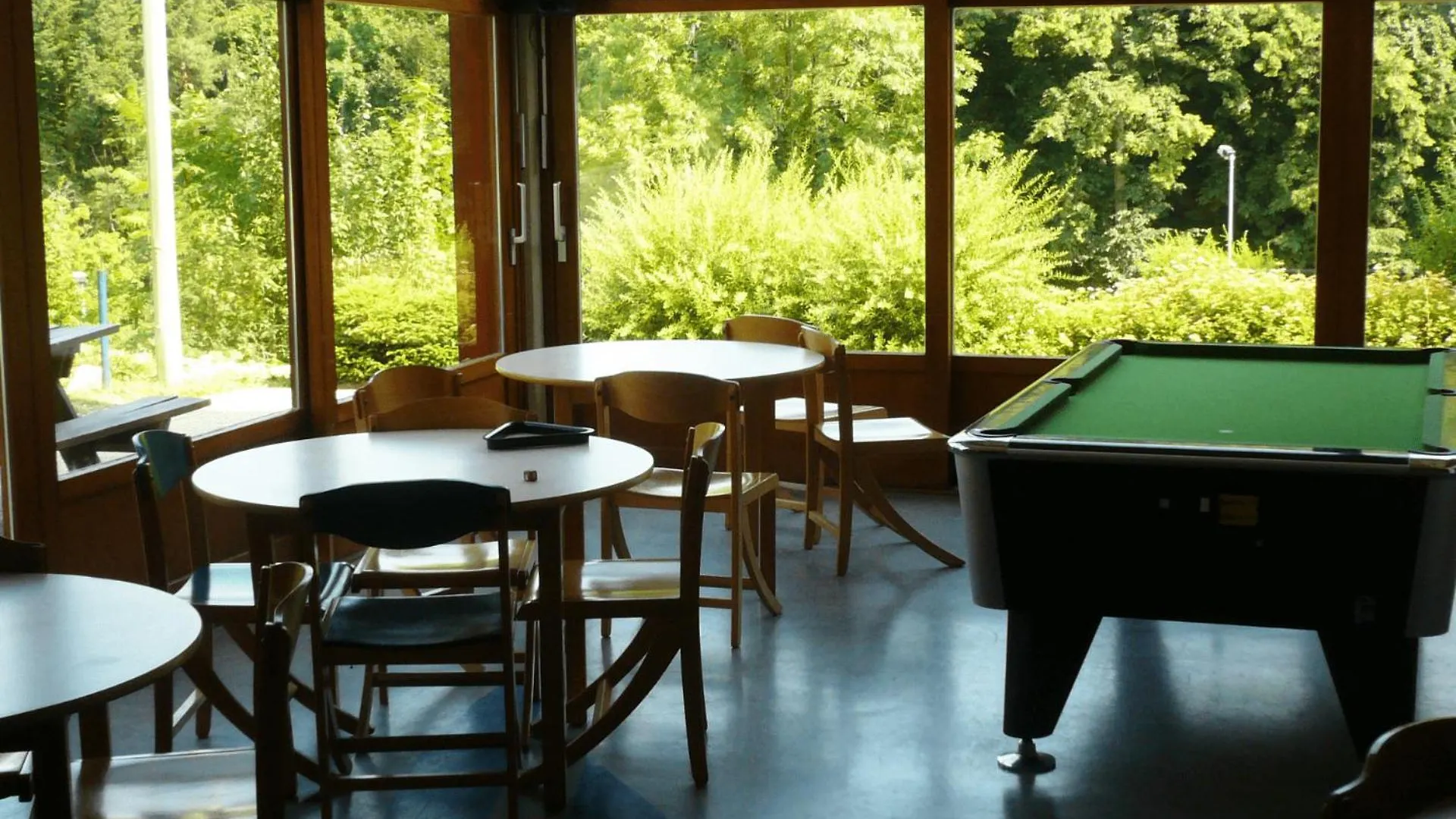 Auberge De Jeunesse Hi Annecy Hostel