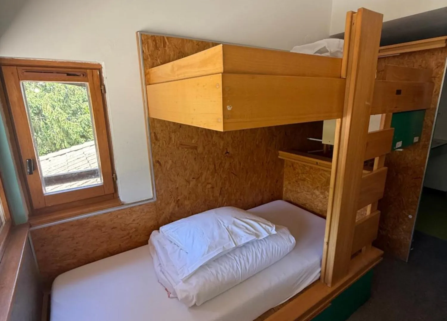 Hostel Auberge De Jeunesse Hi Annecy